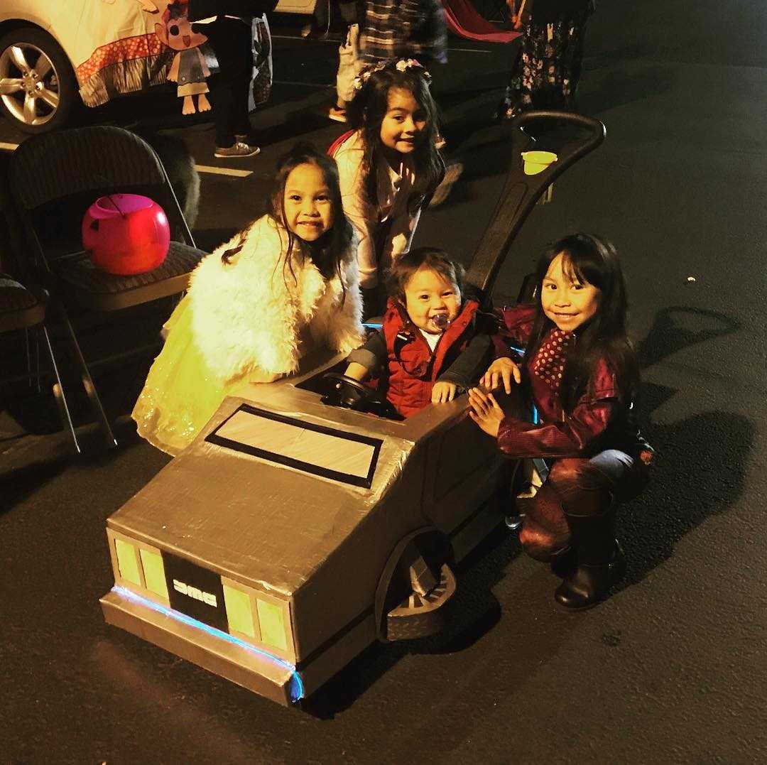 Safe to say Brandon was a popular guy tonight in his DeLorean⦠heās lucky to have such a creative mom! @meeshie_k